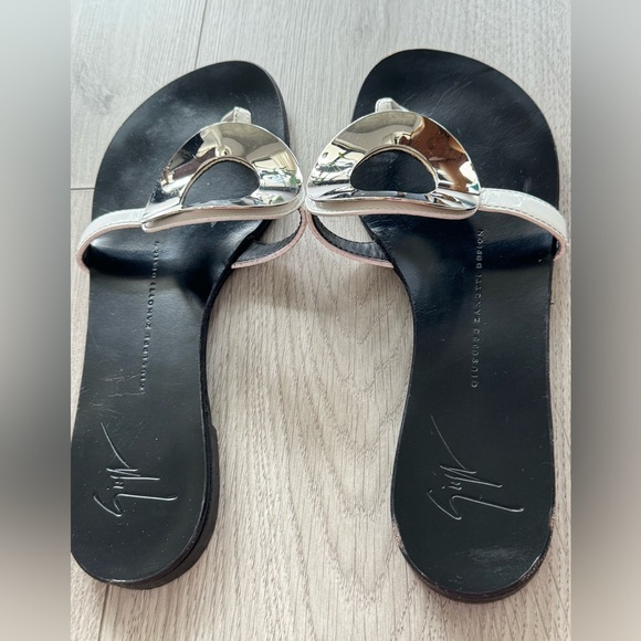 Giuseppe Zanotti Silver Metal Circle Flat Sandals size 37 - Picture 3 of 8